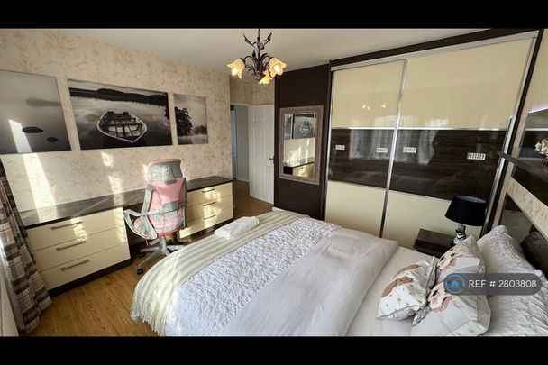 3 bedroom semi-detached house to rent - Photo 1