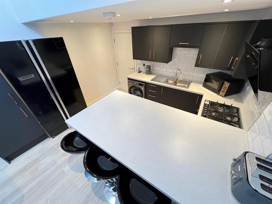 5 bedroom terraced house to rent - Photo 1