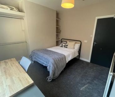 Headingley Avenue - , - Photo 1