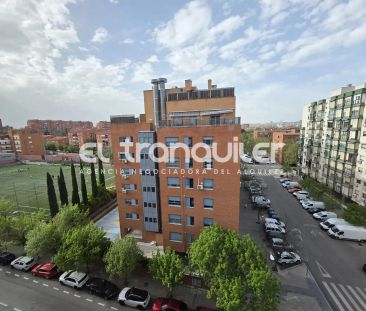 Ático de alquiler en Calle Periana, San Fermín - Photo 3