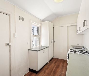 Unfurnished two bedroom terrace with views over Camperdown Oval - Photo 3