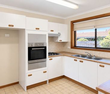 Spacious 2 Bedroom Unit - Photo 2