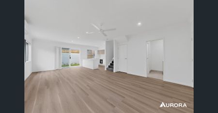 Spacious 4 Bedroom Townhouse! - Photo 2