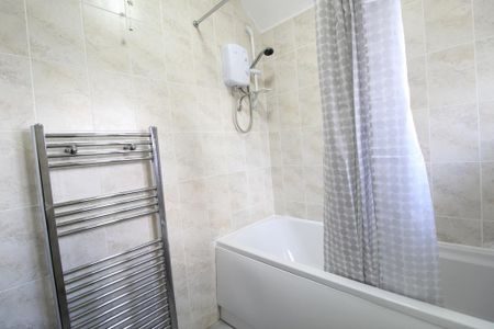 3 bedroom semi-detached house to rent - Photo 2