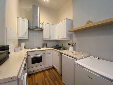 1 Bedroom Property To Rent - Photo 2