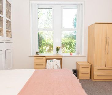 6 bedroom detached house to rent - Photo 3