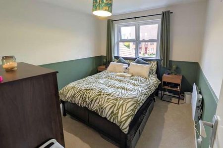 Goldsworth Park, Woking, Surrey, GU21 - Photo 4