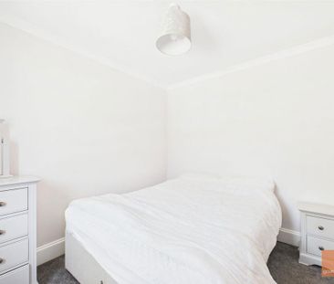 2 bedroom semi-detached bungalow to rent - Photo 4