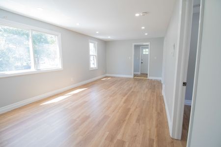 283 Deere St, Welland - 2 Bedroom Main Unit - Photo 2