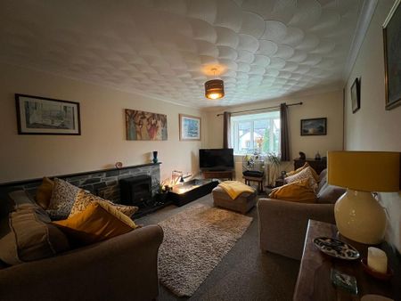 4 bedroom detached house to rent - Photo 2