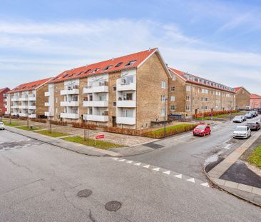Stor 4 værelses taglejlighed med privat tagterrasse - Photo 2
