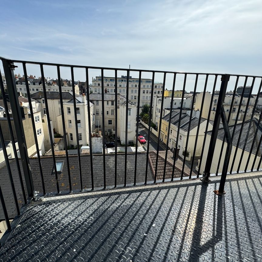 Room in a Shared Flat, Holland Road, BN3 - Photo 1