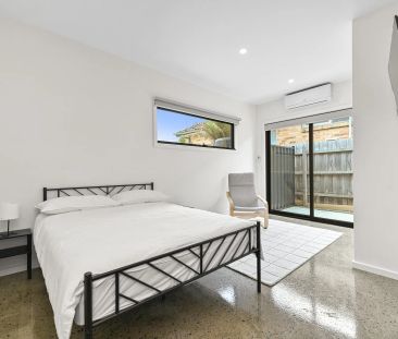 Brand new fully furnished rooms with private courtyards – All bills... - Photo 4