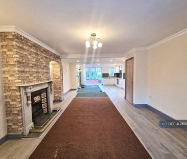 3 bedroom semi-detached house to rent - Photo 3