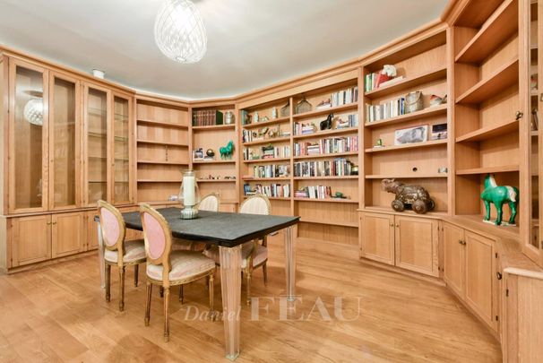 Appartement • Elysées-Madeleine - Photo 1