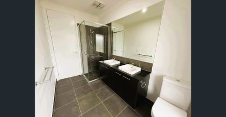 Living large in Thornhill Park - Photo 3