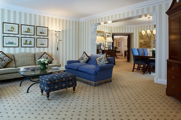 A Deluxe Three-Bedroom Apartment in Kensington, London W8 - Photo 1