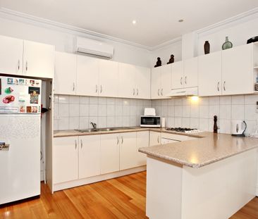 Sunny Three Bedroom Home In Prime Location - Photo 2