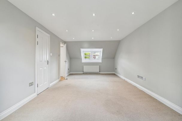 5 bedroom house in London - Photo 1