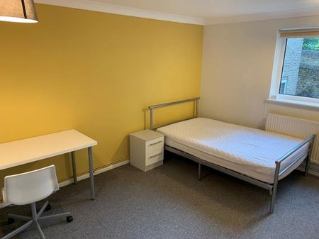 Student Apartment 4 bedroom, Broomhill, Sheffield - Photo 3