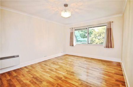 Fairlawns, Addlestone Park, Addlestone, Surrey, KT15 1SU - Photo 2