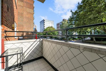 3 bedroom flat to rent - Photo 5