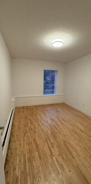 Gary Manor - Photo 1