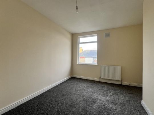 Victoria Road, Scarborough - Photo 1