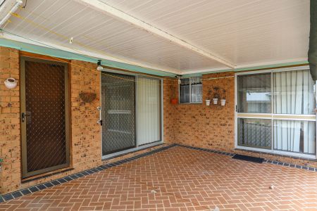 SPACIOUS 3 BEDROOM HOME - Photo 3