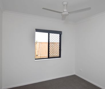 MODERN HOME IN FAMILY ESTATE! - Photo 5