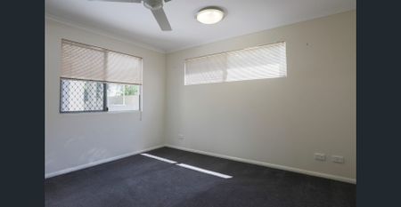 Spacious 2-Bedroom Ground Floor Apartment in the Heart of North Ward - Photo 5