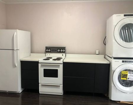 Kline - 1 Bedroom Upper Level Flat just off Quinpool! - Photo 2