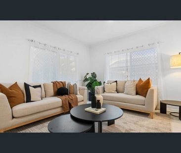 Spacious Family Living with Pool in the Heart of Redlynch! - Photo 1