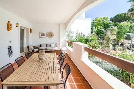 2 Bedroom Apartment For Rent in Nueva Andalucía, Málaga - Photo 3