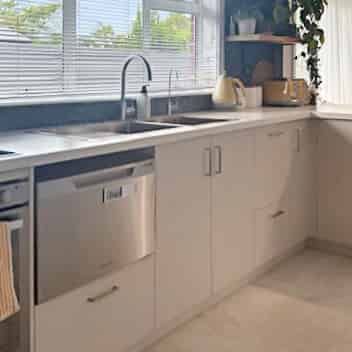 Spacious & Modern 4-Bedroom Family Home with Sleepout - ALLENTON - Photo 1