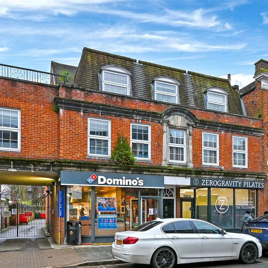 A first floor one bedroom flat to rent in heart of the town centre - Photo 1