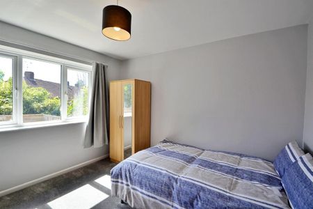 5 bedroom semi-detached house to rent - Photo 4