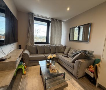 Quilters Way, Aylesbury, Stoke Mandeville - Photo 1