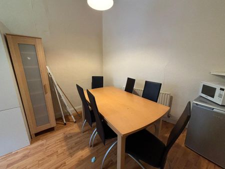 4 bedroom flat to rent - Photo 4