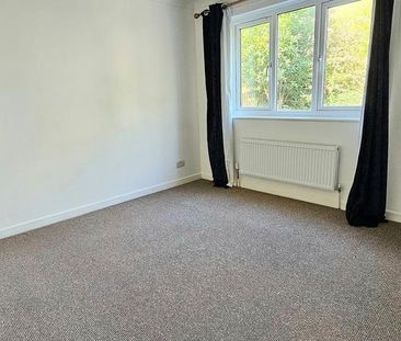 3 bedroom flat to rent - Photo 2