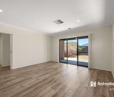 Great Family Home, Less than 1km to Alamanda College - Photo 1