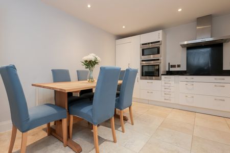 2 bed flat to rent in Peninsula Heights, 27 Bessborough Road, BH13 - Photo 3