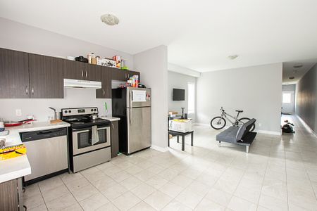 **ALL UTILITIES INCLUDED** Student Rooms For Rent in St. Catharines!! - Photo 3