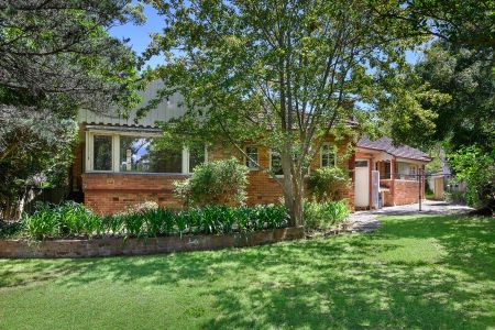 LARGE, NEAR LEVEL GARDENS - 1,189 SQUARE METRES - Photo 5
