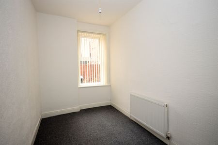2 bed flat to rent in Brinkburn Avenue, Gateshead, NE8 - Photo 2