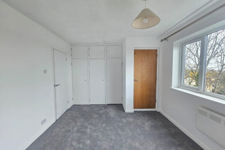 Runnymede Court - Photo 2