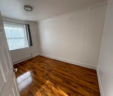3 Bed Terraced House, Gresham Road, E16 - Photo 4