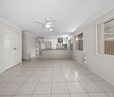 “Stylish & Comfortable Living in Prime Yamanto Location” - Photo 2