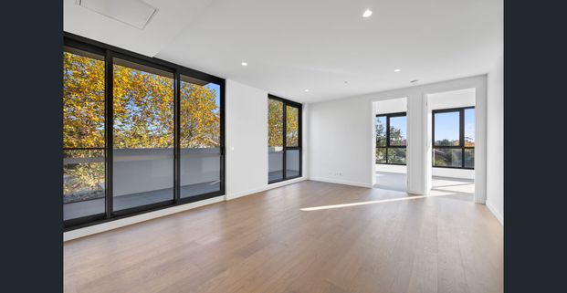 Stylish and Spacious Apartment in Prime Box Hill Location – Zoned for Box Hill High! - Photo 1