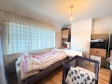 2 Bed Terraced House, Ingleton Road, N18 - Photo 3